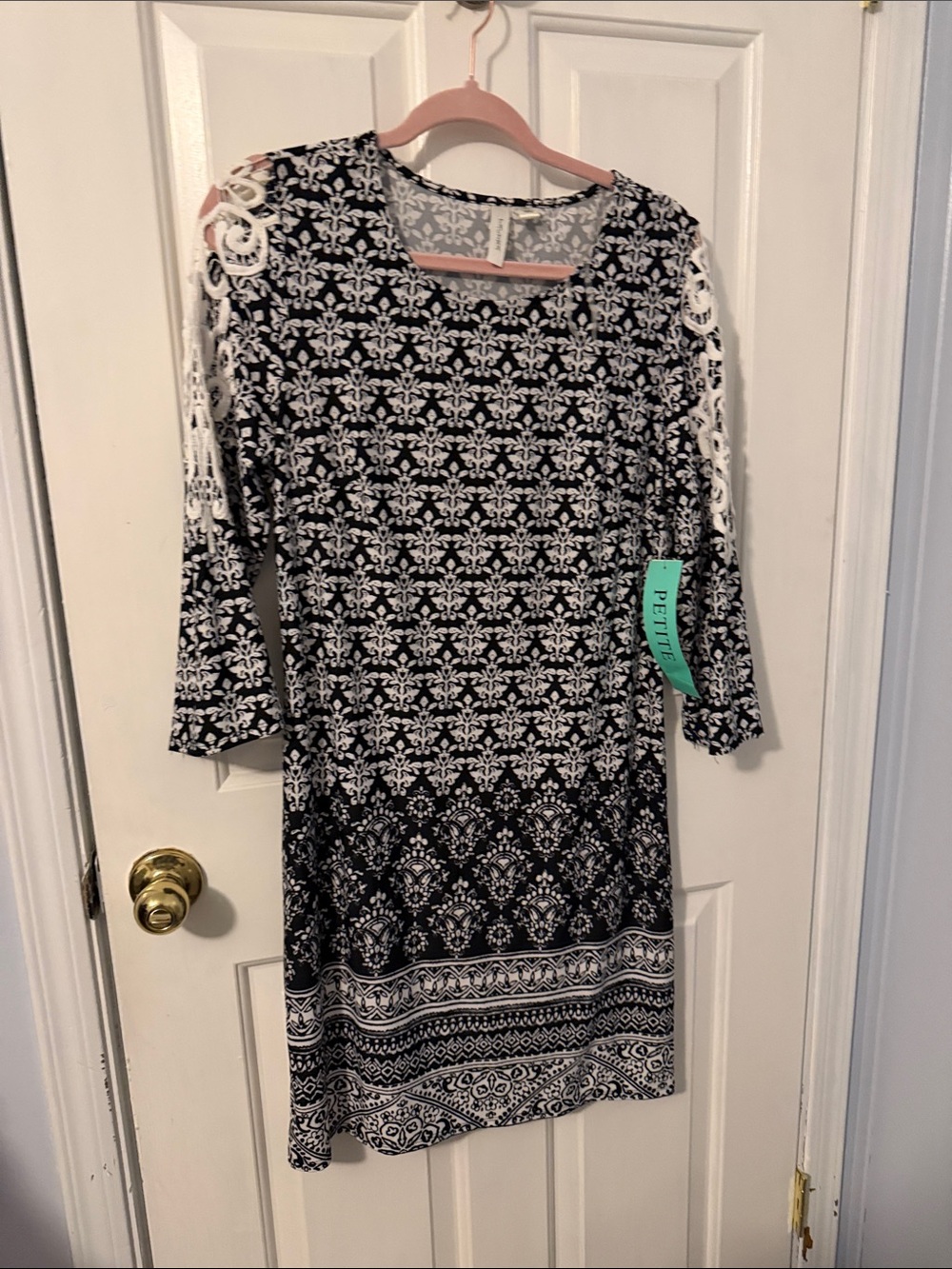 NWT-Black & White Lace-Detail Shift Dress